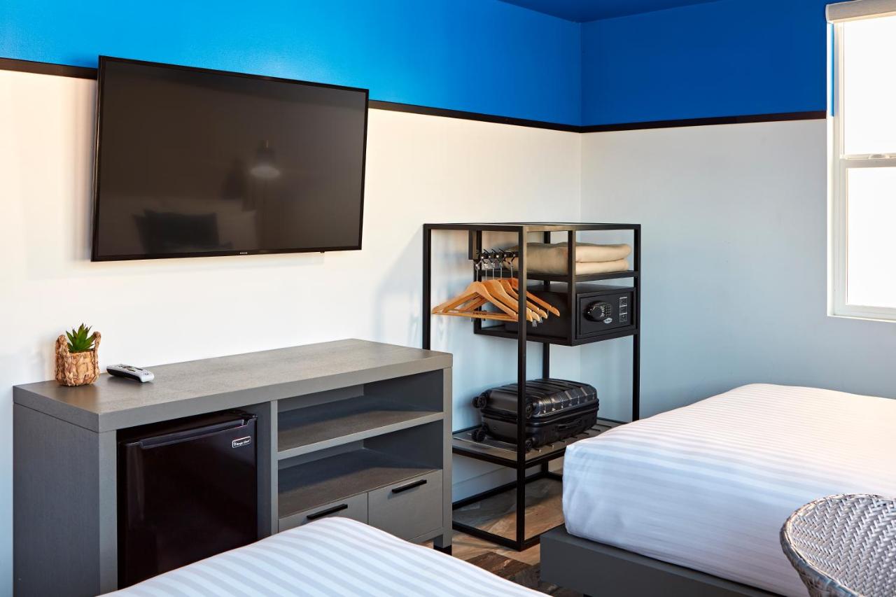 Double Room with Two Double Beds at Pacific View Inn