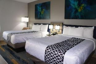 Room #563332408 at La Quinta Inn & Suites by Wyndham Galveston West Seawall