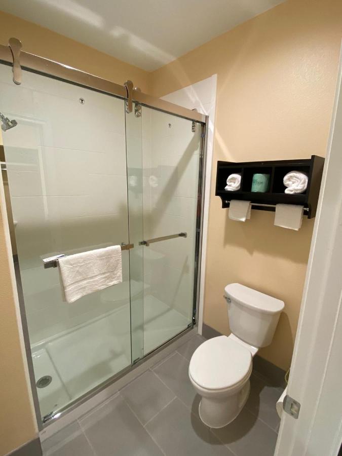 | Scottish Inn & Suites Houston Willowbrook