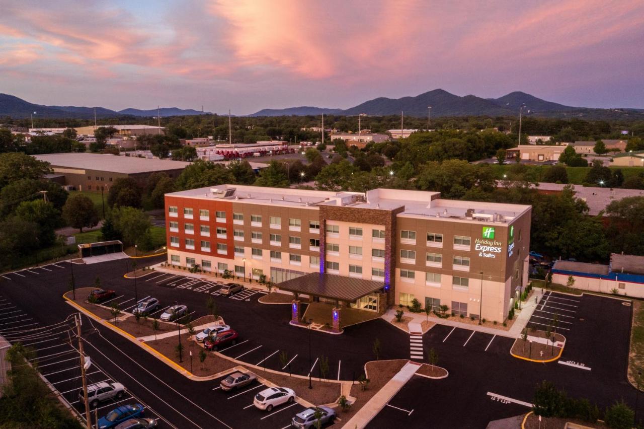 | Holiday Inn Express & Suites - Roanoke – Civic Center