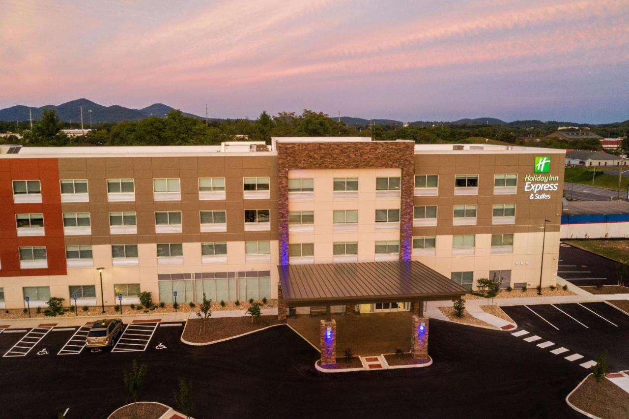 | Holiday Inn Express & Suites - Roanoke – Civic Center