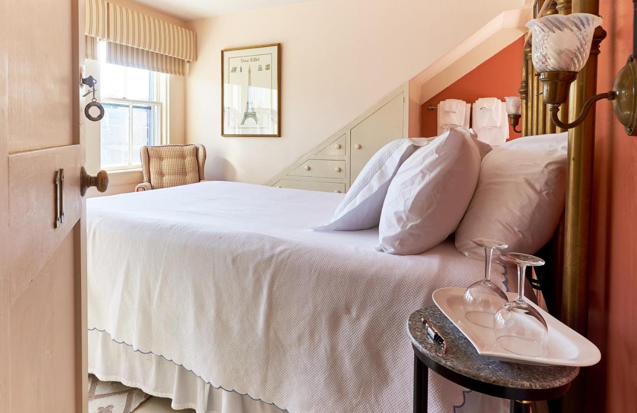 | Cliff Lodge