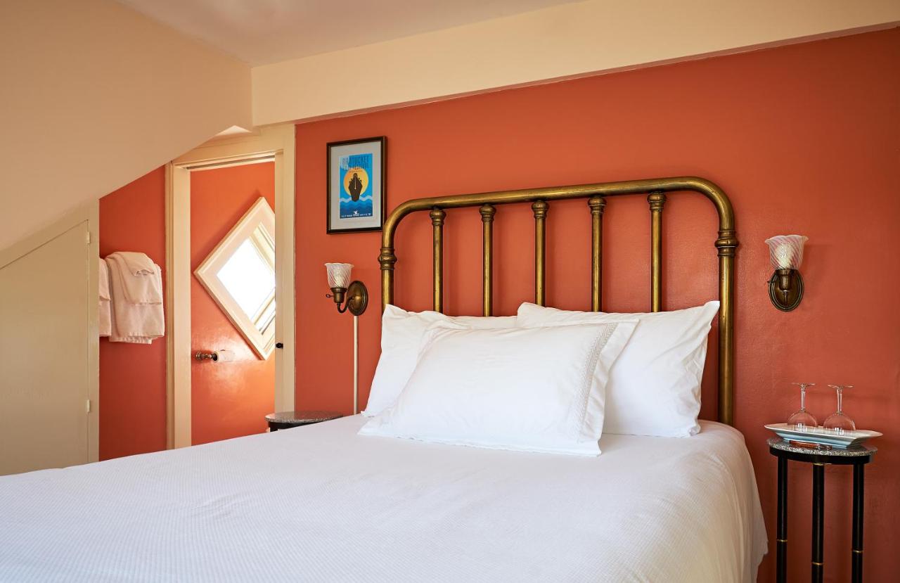 | Cliff Lodge