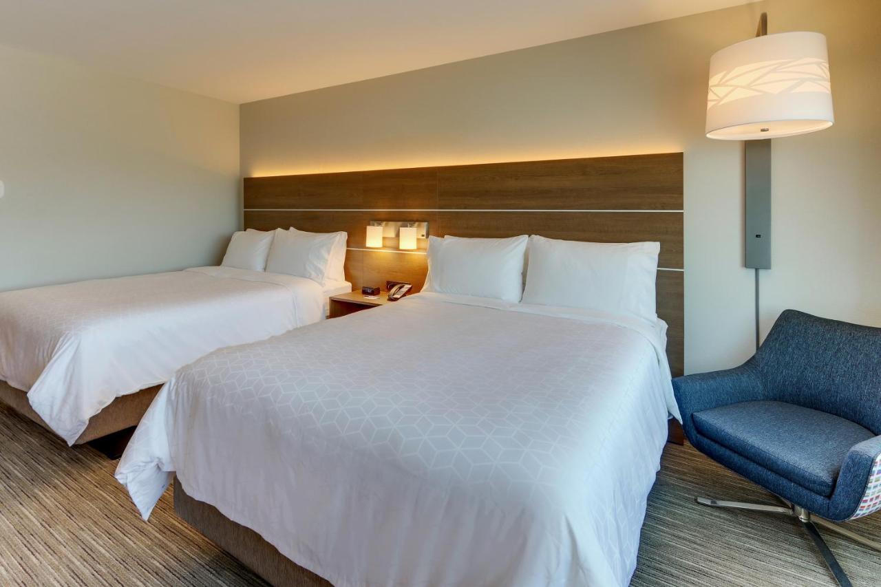 | Holiday Inn Express & Suites - Roanoke – Civic Center