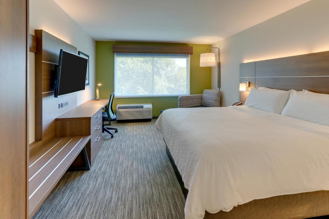 | Holiday Inn Express & Suites - Roanoke – Civic Center