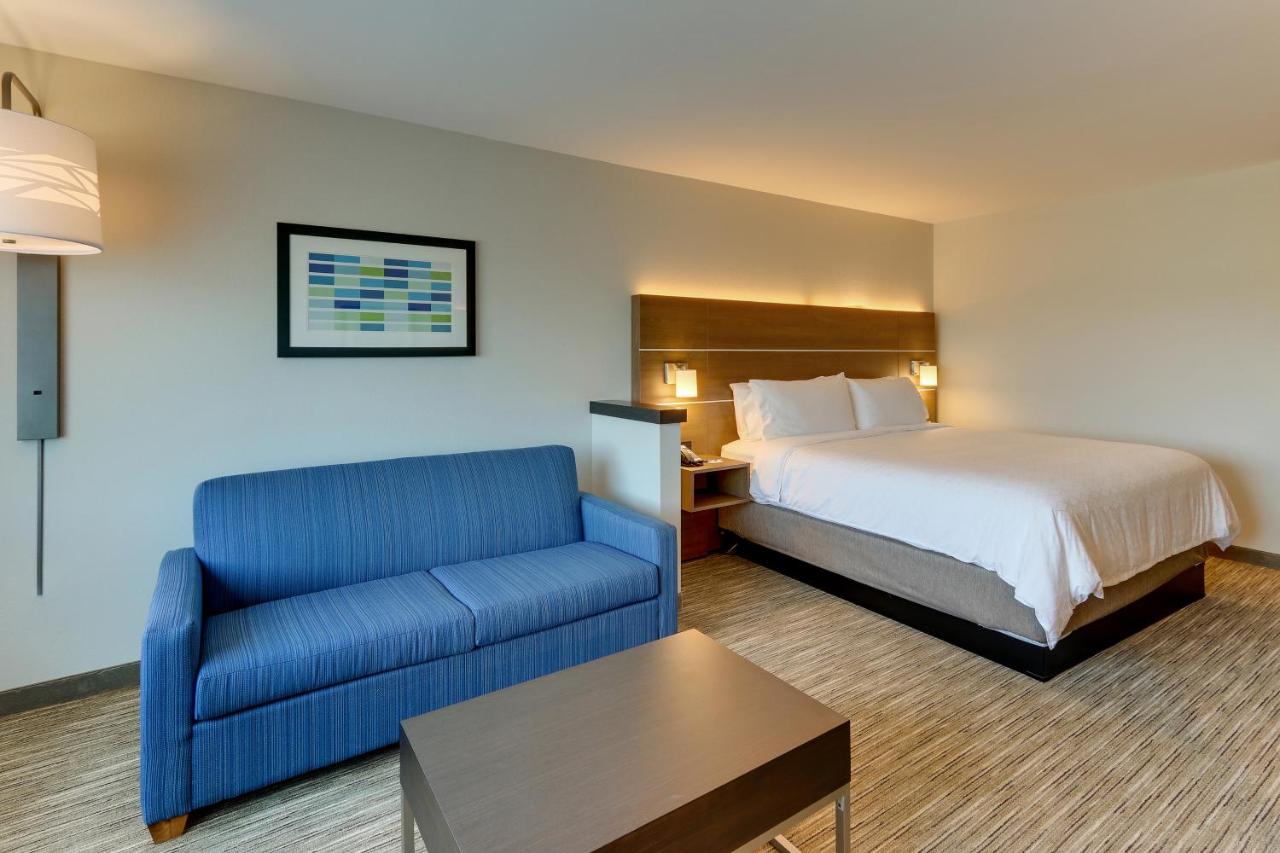 | Holiday Inn Express & Suites - Roanoke – Civic Center