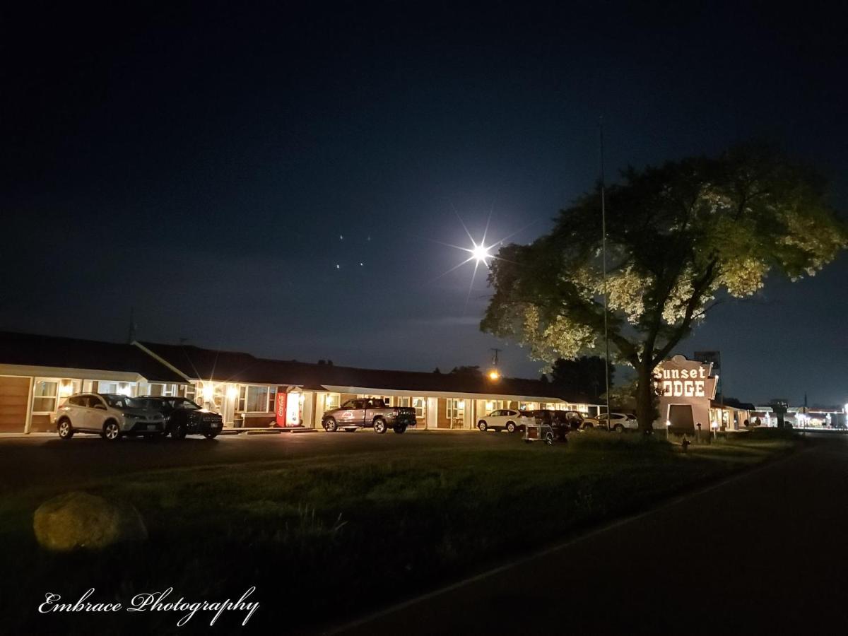 | Sunset Lodge Escanaba