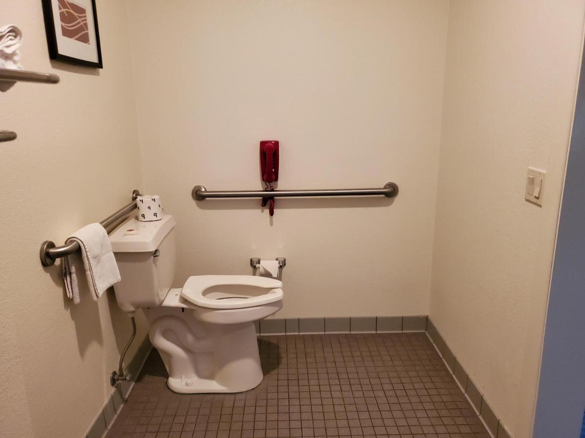 Queen Room with Roll-In Shower - Accessible/Non-Smoking at Comfort Inn Flagstaff Lucky Lane I-40