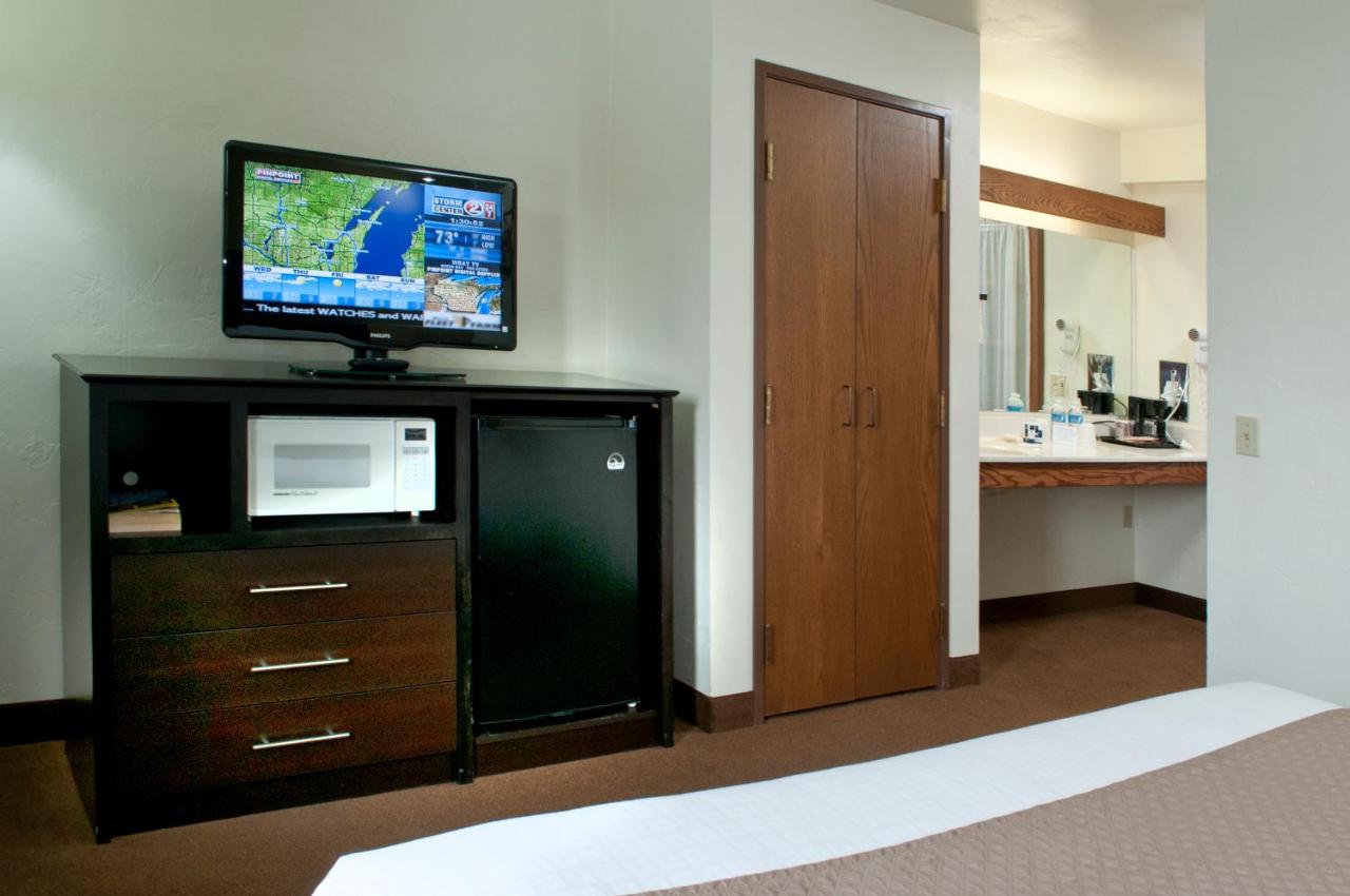 King Room - Non-Smoking at AmericInn by Wyndham Green Bay West