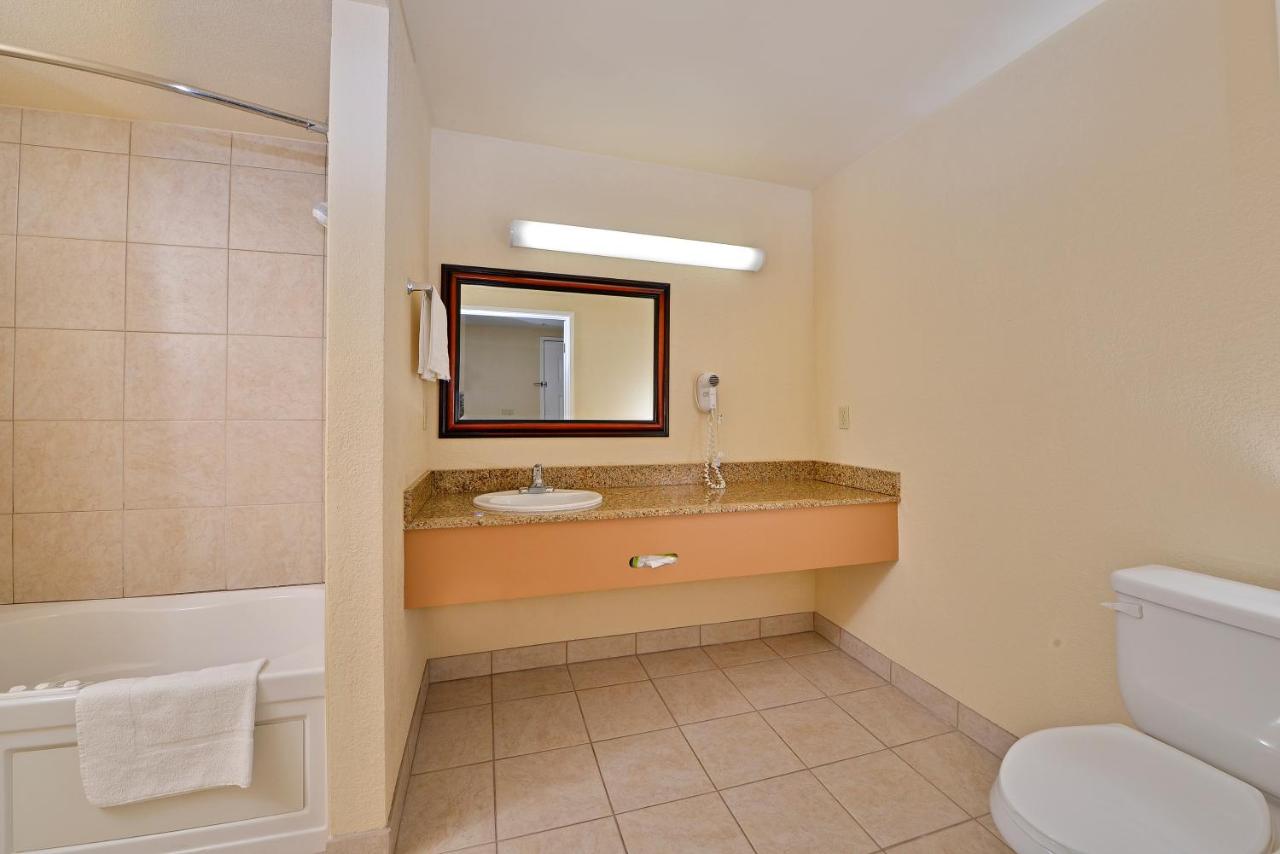 Queen Room with Two Queen Beds - Non-Smoking at Hotel Avenida, San Clemente Beach