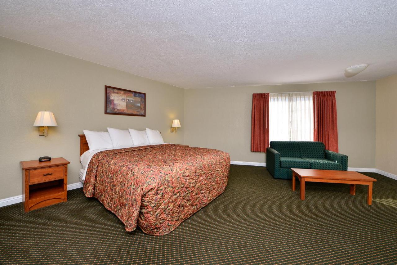 Standard King Room with Tub - Accessible/Smoking at Hotel Avenida, San Clemente Beach
