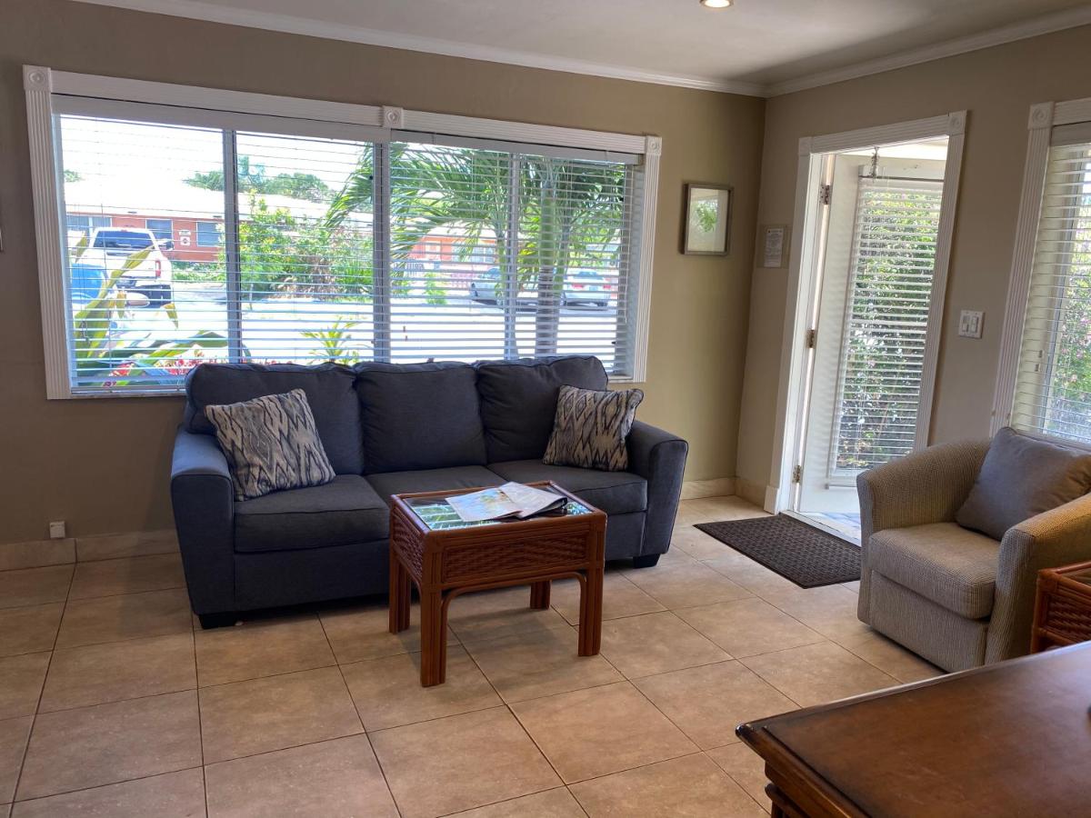 Queen One Bedroom Suite # 28 at Casitas Coral Ridge
