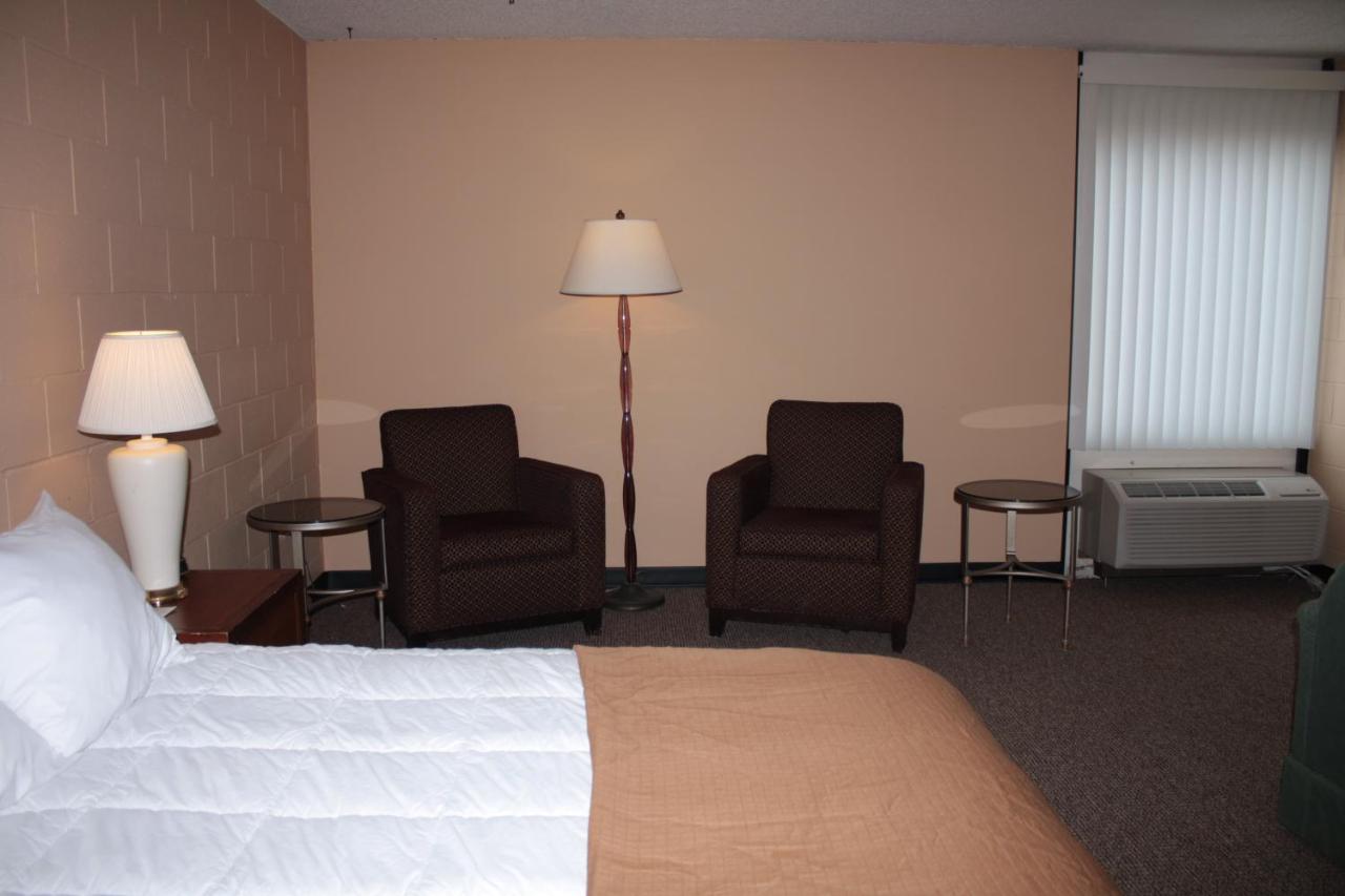 | Sunlac Inn Lakota