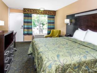 Room #5862942 at Days Inn by Wyndham Fort Lauderdale Airport Cruise Port