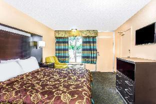 Room #5862942 at Days Inn by Wyndham Fort Lauderdale Airport Cruise Port