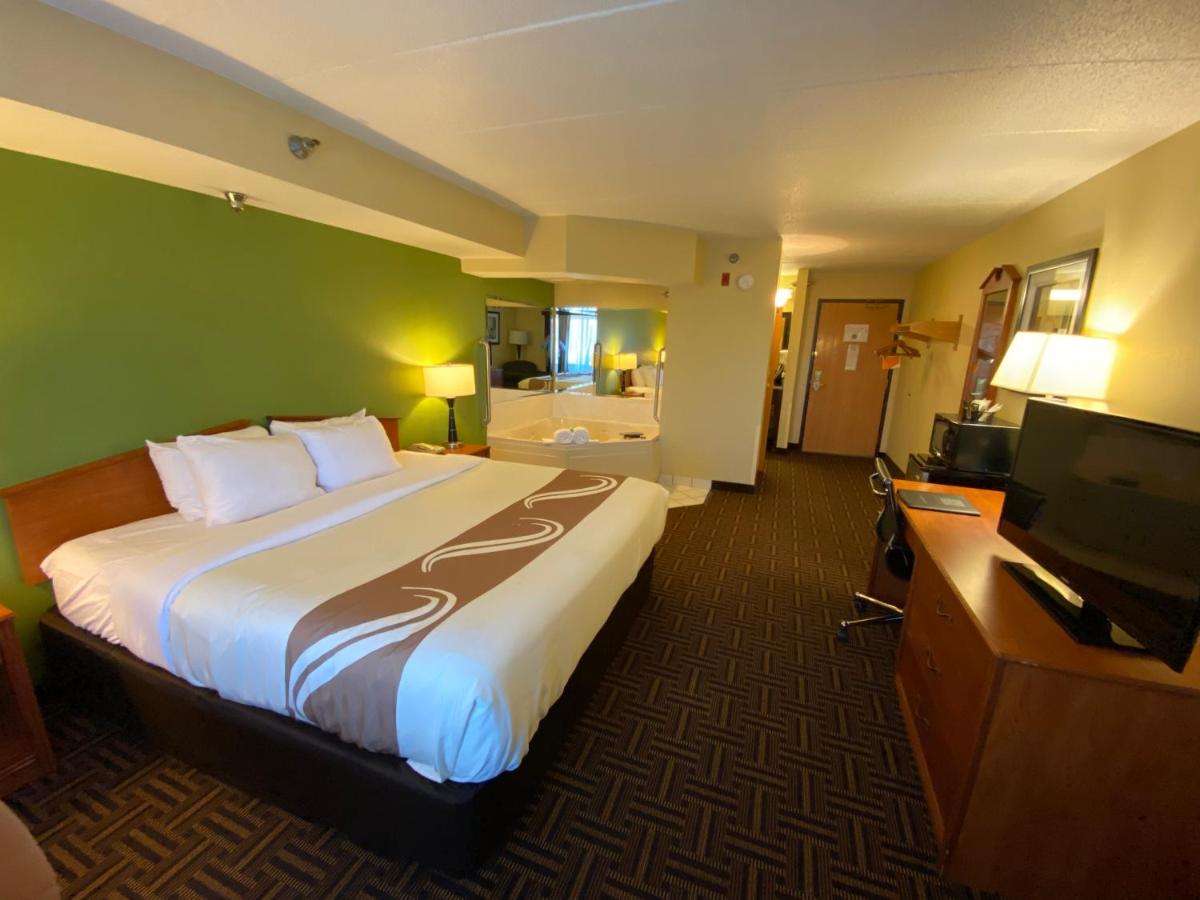 King Suite - Non-Smoking at Quality Inn Bolingbrook I-55