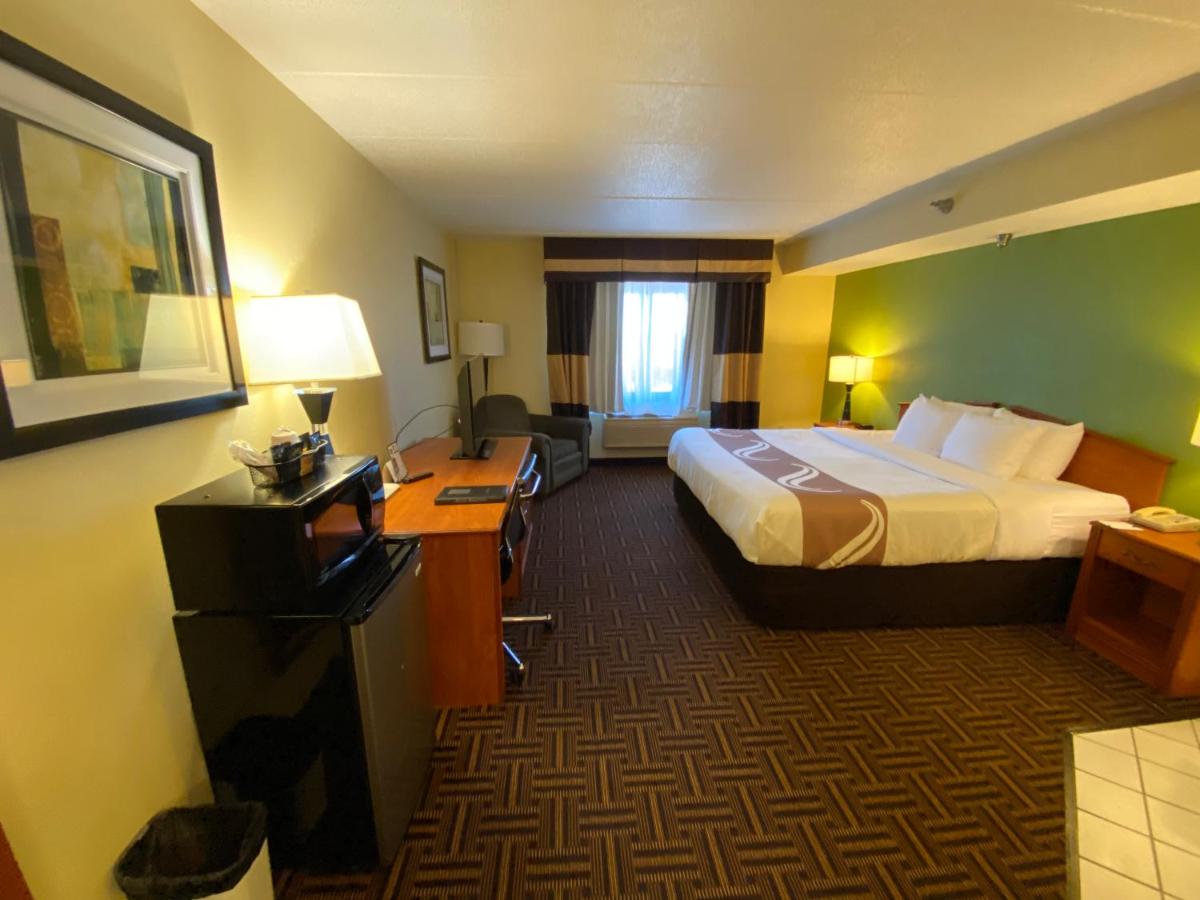 King Suite - Non-Smoking at Quality Inn Bolingbrook I-55