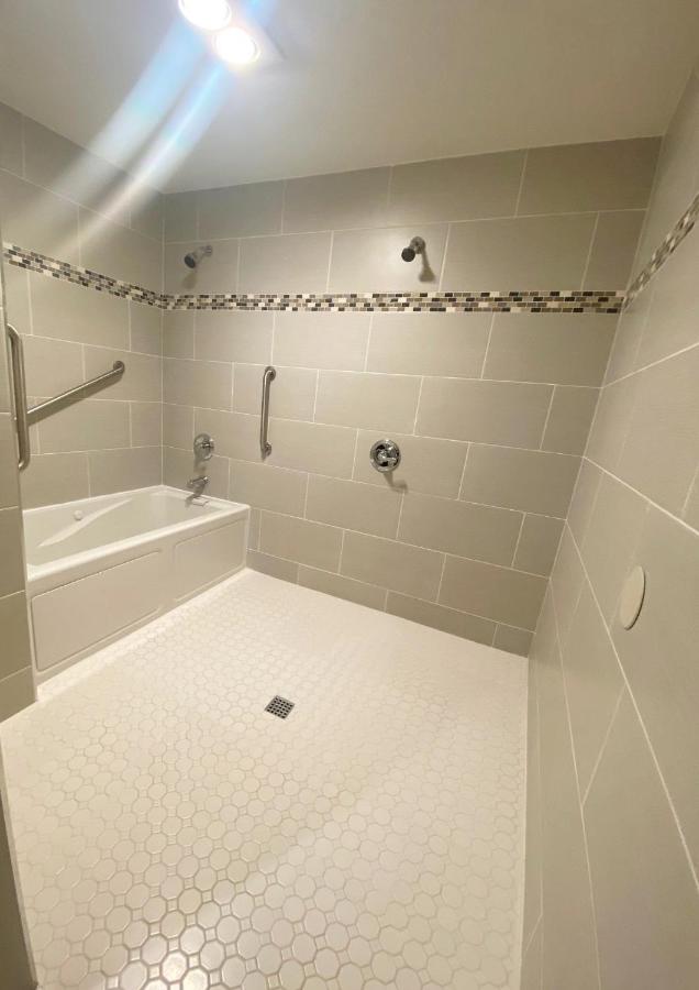 Executive Suite at Redac Gateway Hotel In Torrance