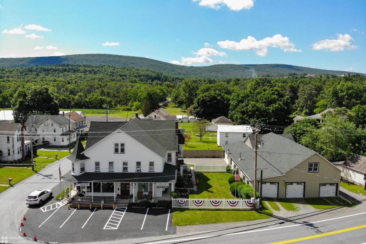 | Lizard Creek Inn