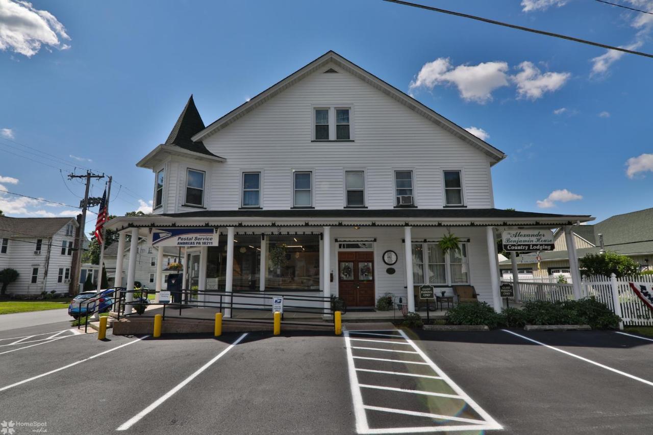 | Lizard Creek Inn