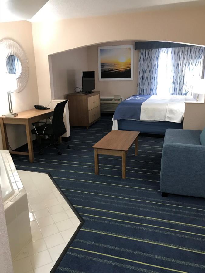 King Suite- Non-Smoking at Days Inn by Wyndham Panama City