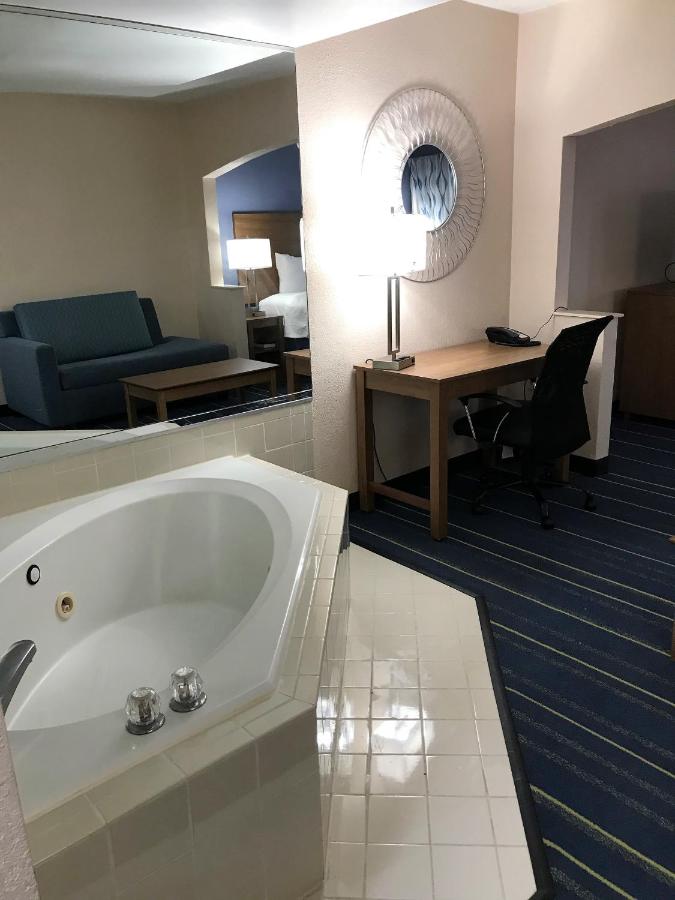 King Suite- Non-Smoking at Days Inn by Wyndham Panama City