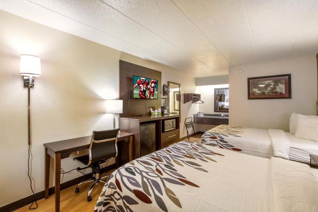 Room #28038219 at Red Roof Inn Saginaw - Frankenmuth
