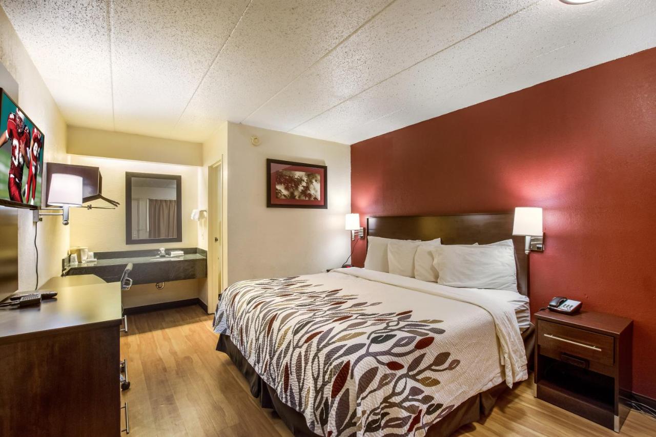 Room #28038222 at Red Roof Inn Saginaw - Frankenmuth