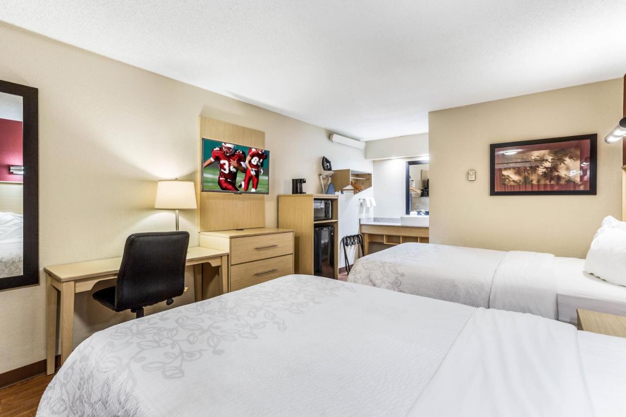 Deluxe Room with Two Double Beds Smoke Free at Red Roof Inn PLUS+ Nashville North - Goodlettsville