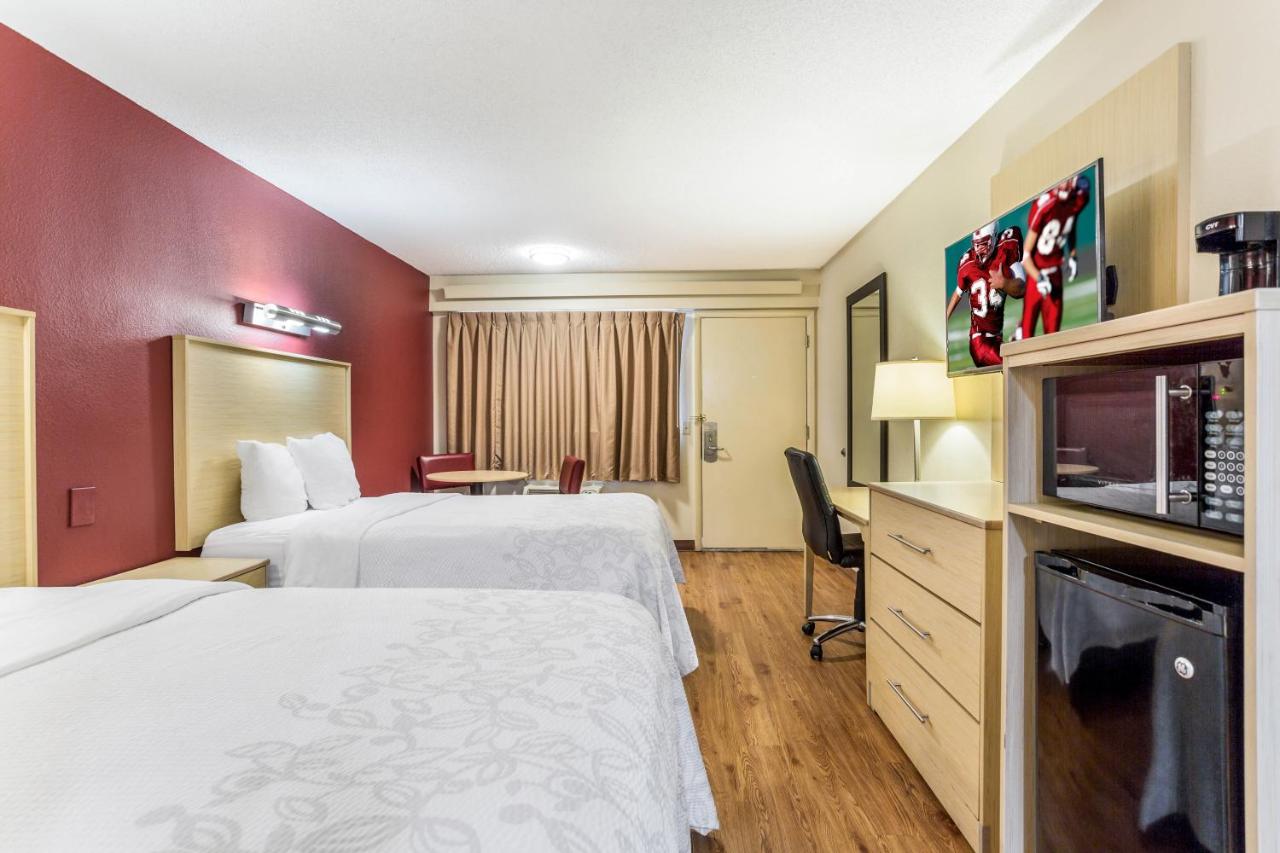 Deluxe Room with Two Double Beds Smoke Free at Red Roof Inn PLUS+ Nashville North - Goodlettsville