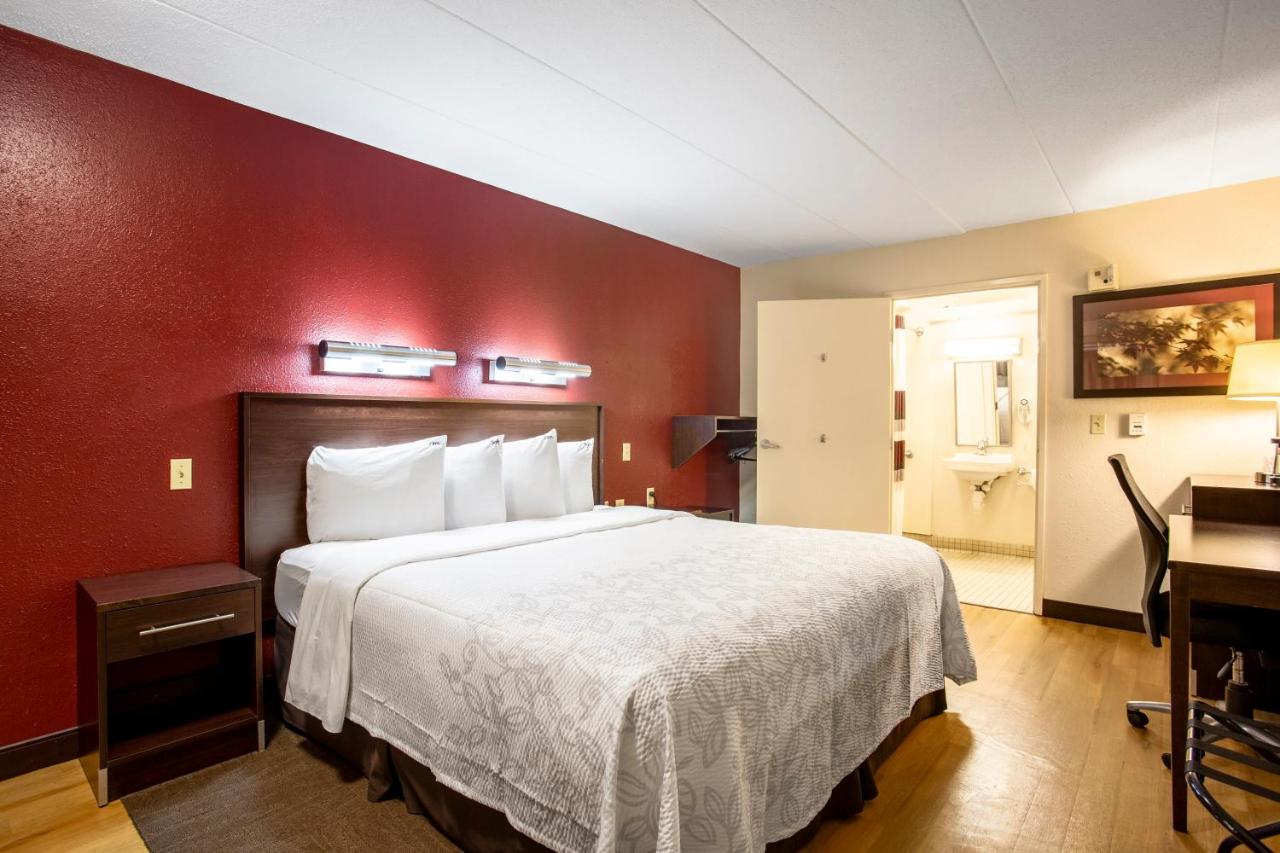 | Red Roof Inn PLUS+ St. Louis - Forest Park / Hampton Ave.