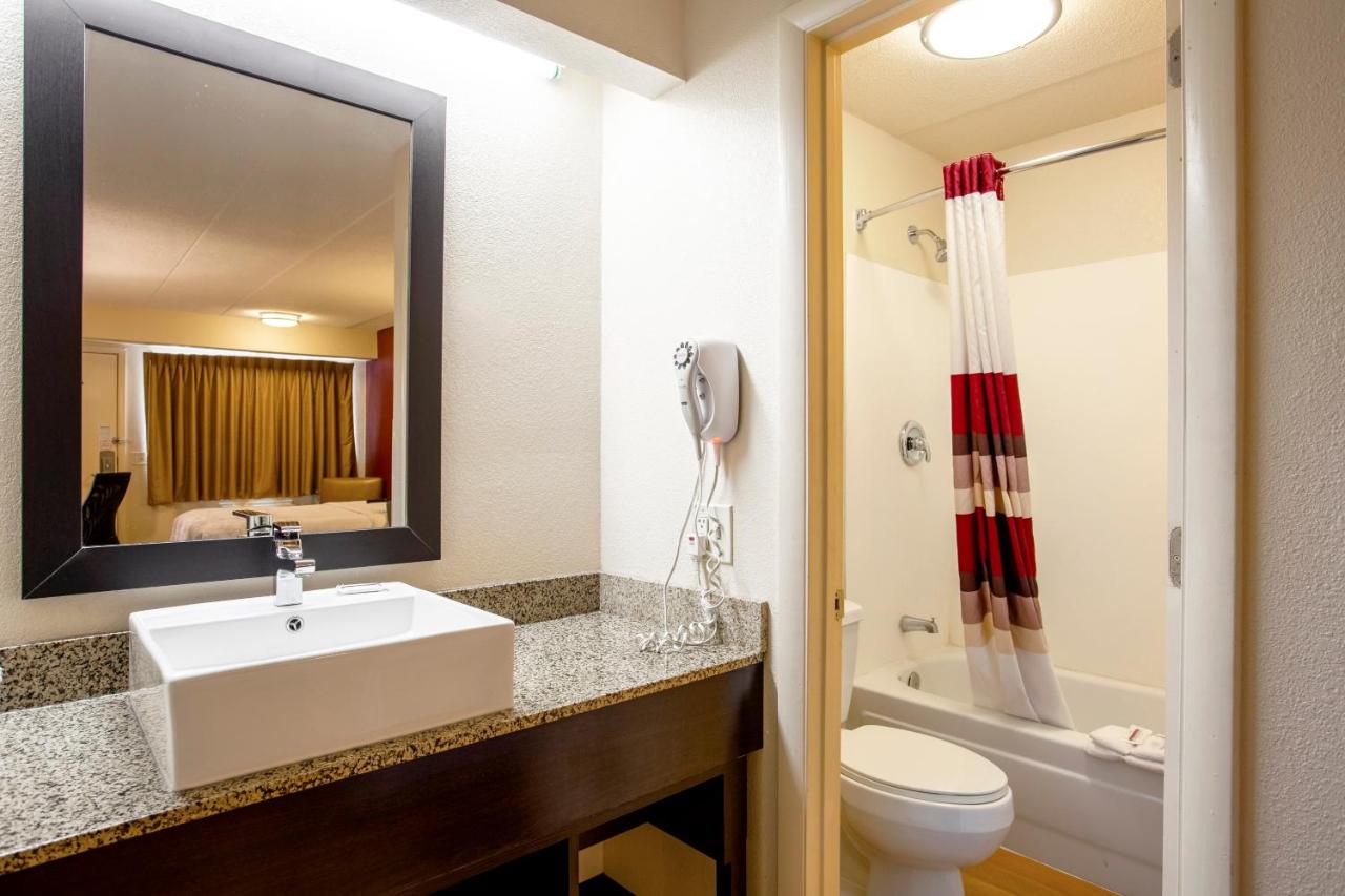 | Red Roof Inn PLUS+ St. Louis - Forest Park / Hampton Ave.