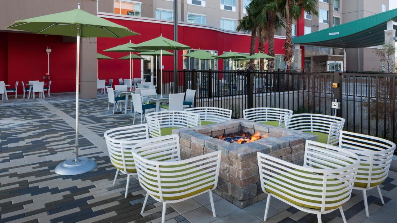 | Holiday Inn Express & Suites Orlando at SeaWorld, an IHG Hotel