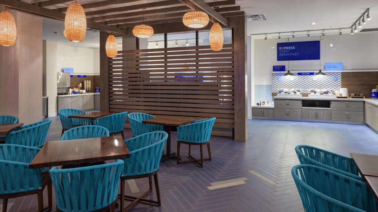  | Holiday Inn Express & Suites Orlando at SeaWorld, an IHG Hotel