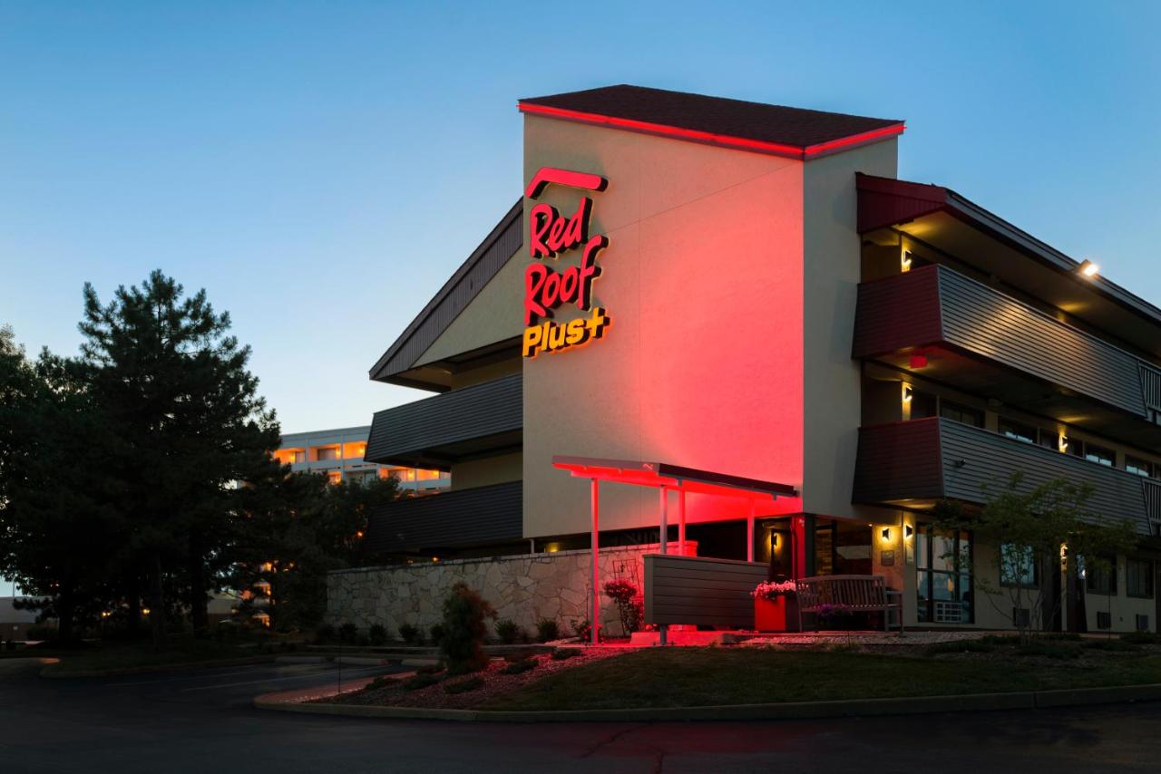 | Red Roof Inn PLUS+ St. Louis - Forest Park / Hampton Ave.