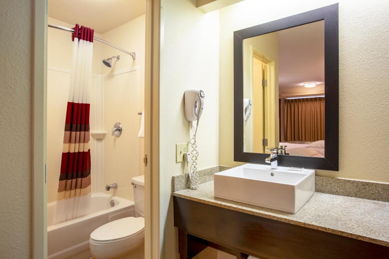| Red Roof Inn PLUS+ St. Louis - Forest Park / Hampton Ave.