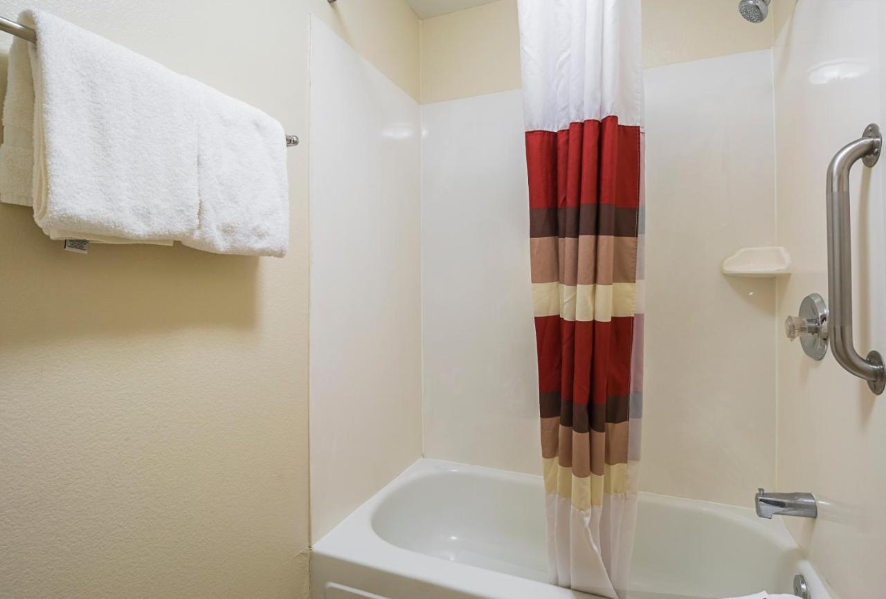 Superior King Room Smoke Free at Red Roof Inn PLUS+ Phoenix West