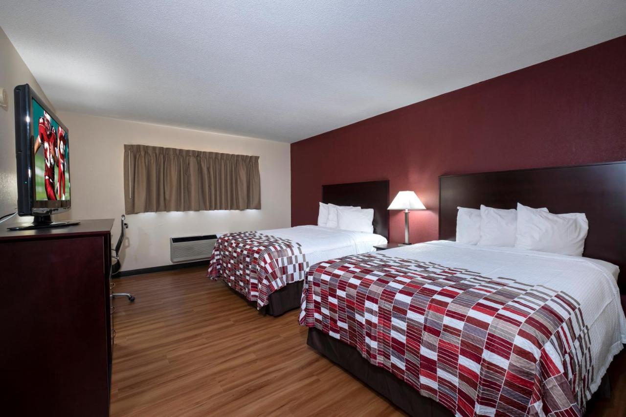 Deluxe Room with Two Queen Beds Smoke Free at Red Roof Inn Warrenton