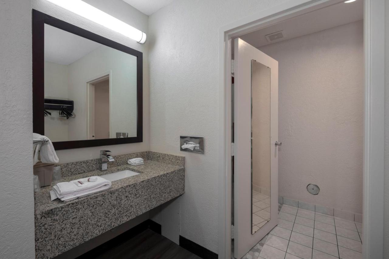 Deluxe Room with Two Queen Beds Disability Access Roll-In Shower Smoke Free at Red Roof Inn Warrenton