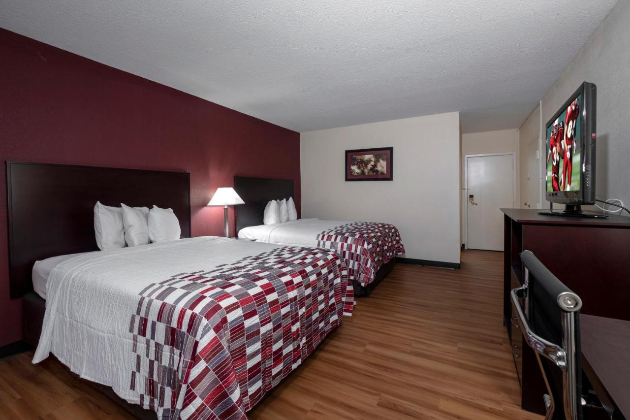 Deluxe Room with Two Queen Beds Smoke Free at Red Roof Inn Warrenton