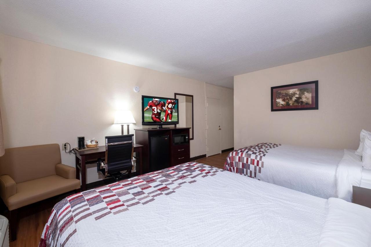 Deluxe Room with Two Queen Beds Smoke Free at Red Roof Inn Warrenton