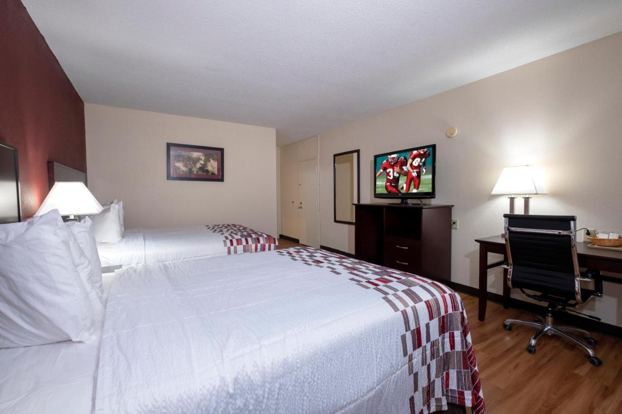 Deluxe Room with Two Queen Beds Smoke Free at Red Roof Inn Warrenton