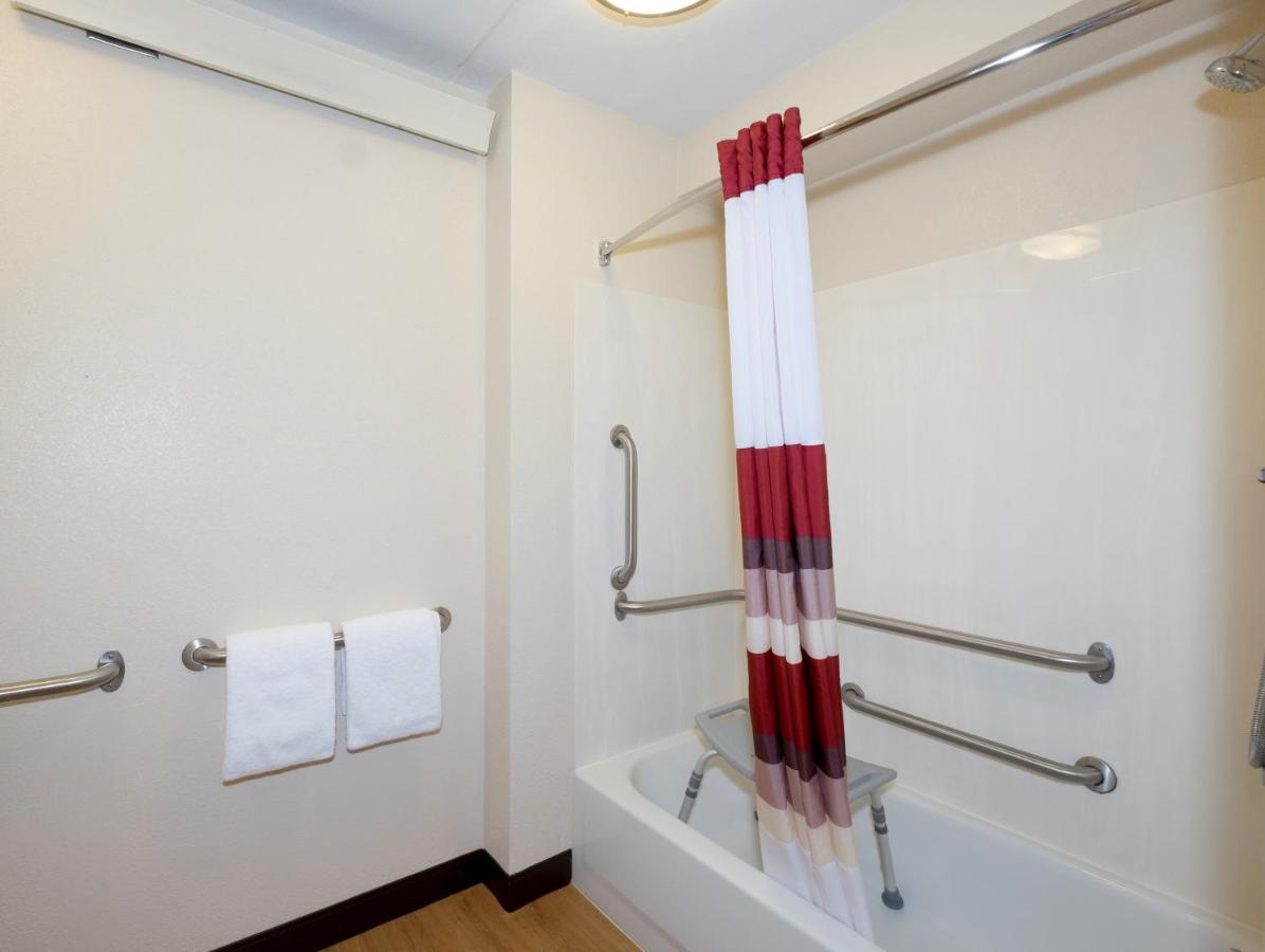 Deluxe King Room Disability Access Smoke Free at Red Roof Inn PLUS+ Columbus - Dublin