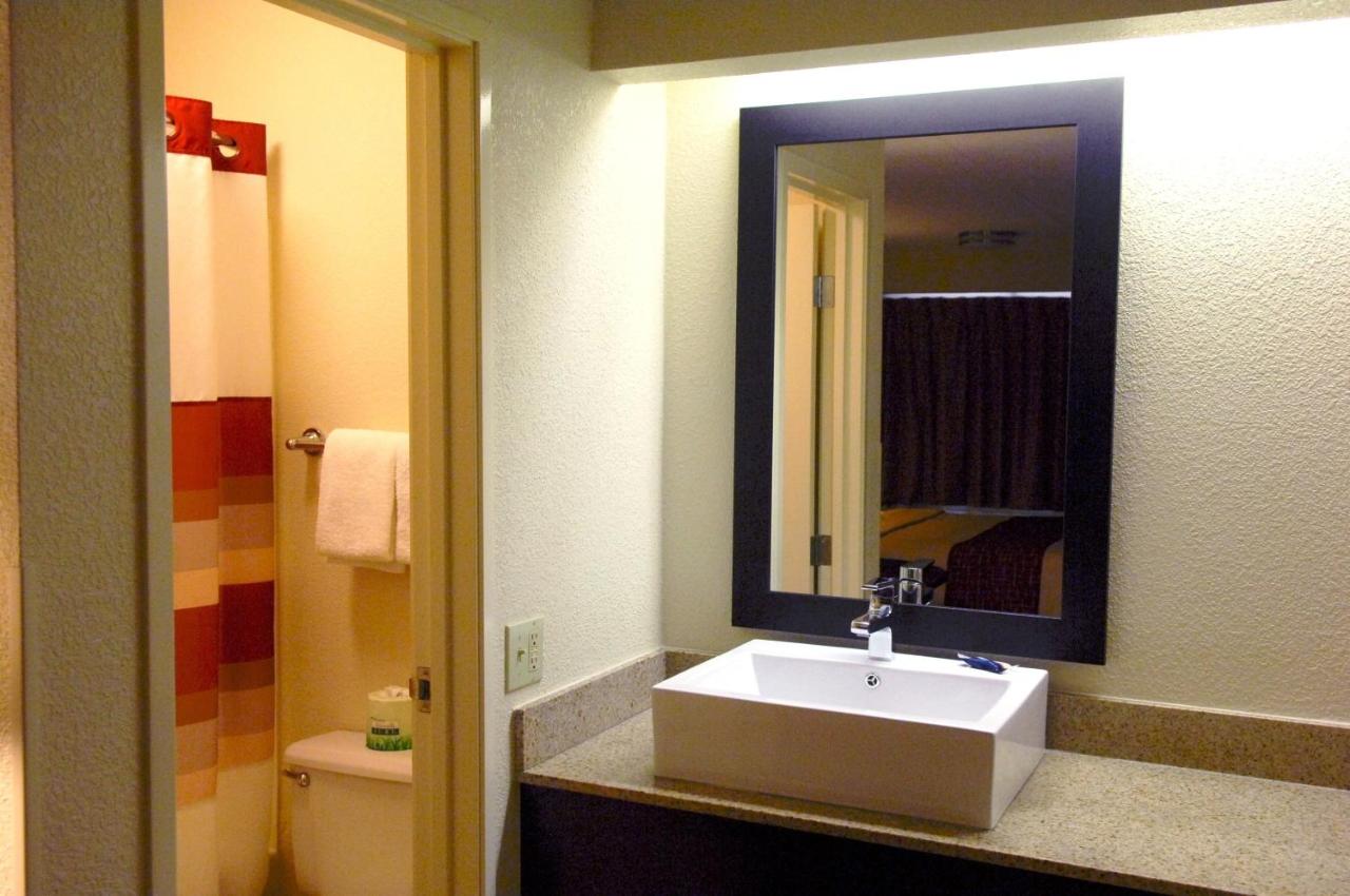 Deluxe Room with Two Double Beds Smoke Free at Red Roof Inn PLUS+ Washington DC - Manassas