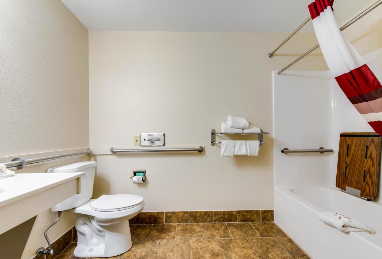 Deluxe King Room - Disability Access/Non-Smoking at Econo Lodge Inn & Suites