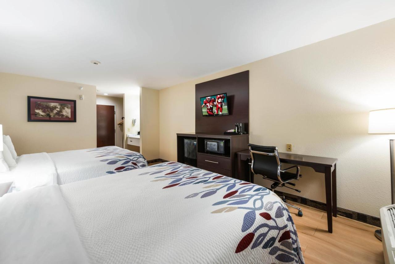 Deluxe Queen Room with Two Queen Beds – Non-Smoking at Econo Lodge Inn & Suites