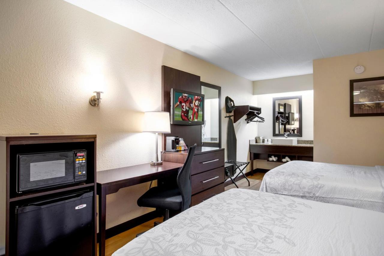 Deluxe Room with Two Double Beds Smoke Free at Red Roof Inn PLUS+ Chicago - Willowbrook