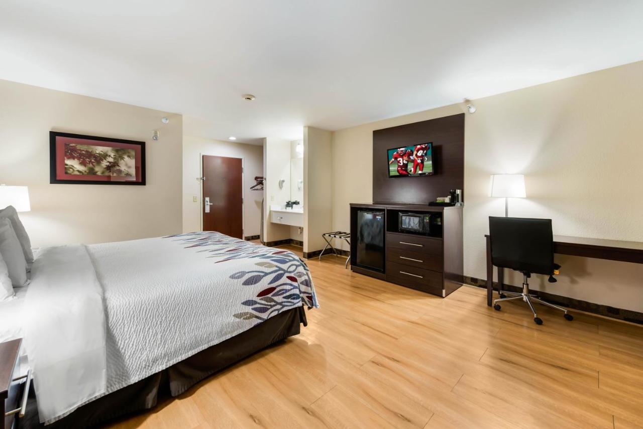 Deluxe King Room - Non-Smoking at Econo Lodge Inn & Suites