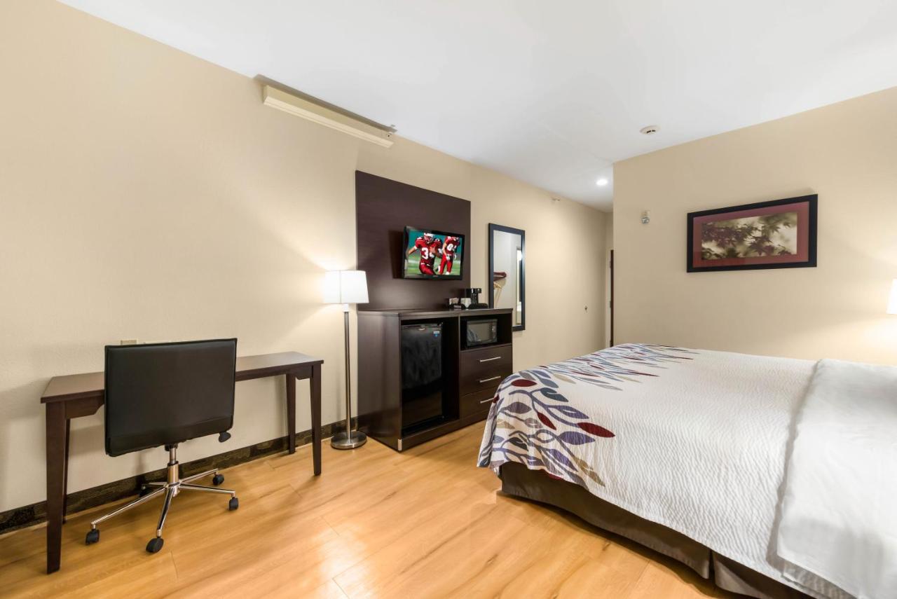Suite King Room with Spa Bath - Non-Smoking at Econo Lodge Inn & Suites
