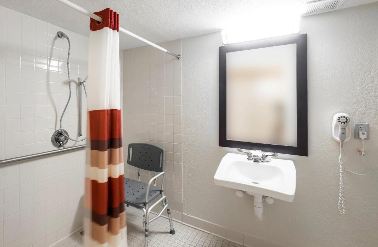 | Red Roof Inn PLUS+ South Deerfield - Amherst